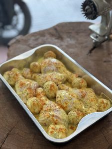 ΚΟΠΑΝΑΚΙΑ ΜΕ ΣΑΛΤΣΑ ΤΥΡΙΩΝ ΚΑΙ ΡΙΓΑΝΑΤΗ ΜΑΖΙ ΜΕ BABY ΠΑΤΑΤΕΣ